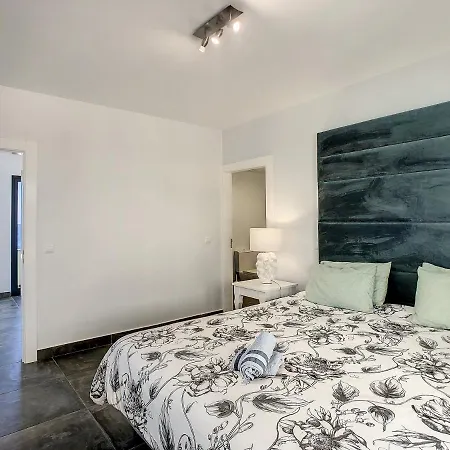 On The Wave By Lovelystay Willa Paul do Mar (Madeira)