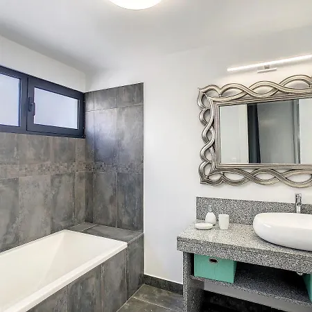 On The Wave By Lovelystay فيلة